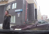 Дочь депутата Кушвинской городской думы Марина Камбаратова стала участницей дорожного инцидента в Екатеринбурге, видео которого получило широкое распространение в Сети
