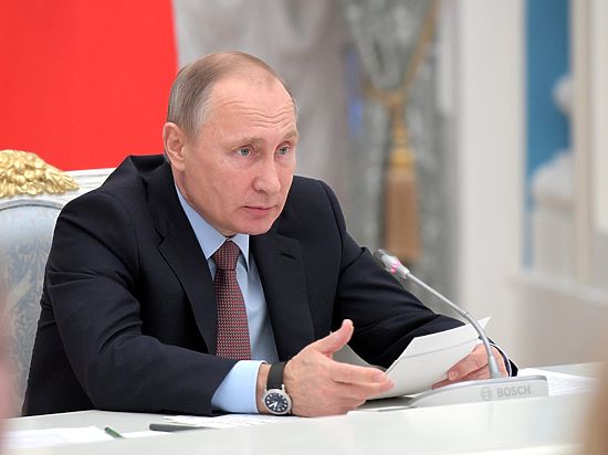 Также президент РФ посетовал, что правовое поле меняется слишком быстро