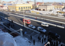 В Барнауле завершилась реконструкция моста на проспекте Ленина, который пролегает через реку Барнаулка