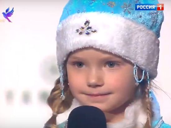 Четырехлетняя девочка представляет Кострому на конкурсе талантов «Синяя птица»