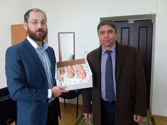 Поставить автографы под грозной петицией Рамзан Кадыров отправил лучших своих джигитов