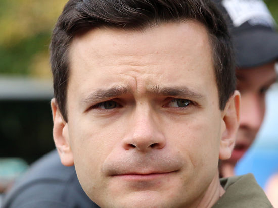 У оппозиционера накопились претензии к экс-премьеру как к партийному лидеру