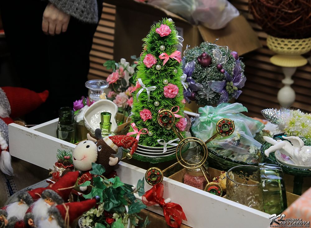 Праздник старины: что продают на новогоднем Винтажном цехе