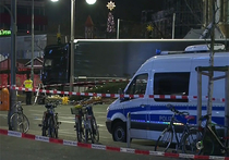 Глава полиции Берлина Клаус Кандт заявил, что задержанный по подозрению в совершении теракта на рождественском базаре может не иметь ничего общего с настоящим убийцей