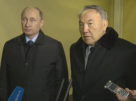 Вместе с Назарбаевым они принесли соблезнования родным и близким погибших

