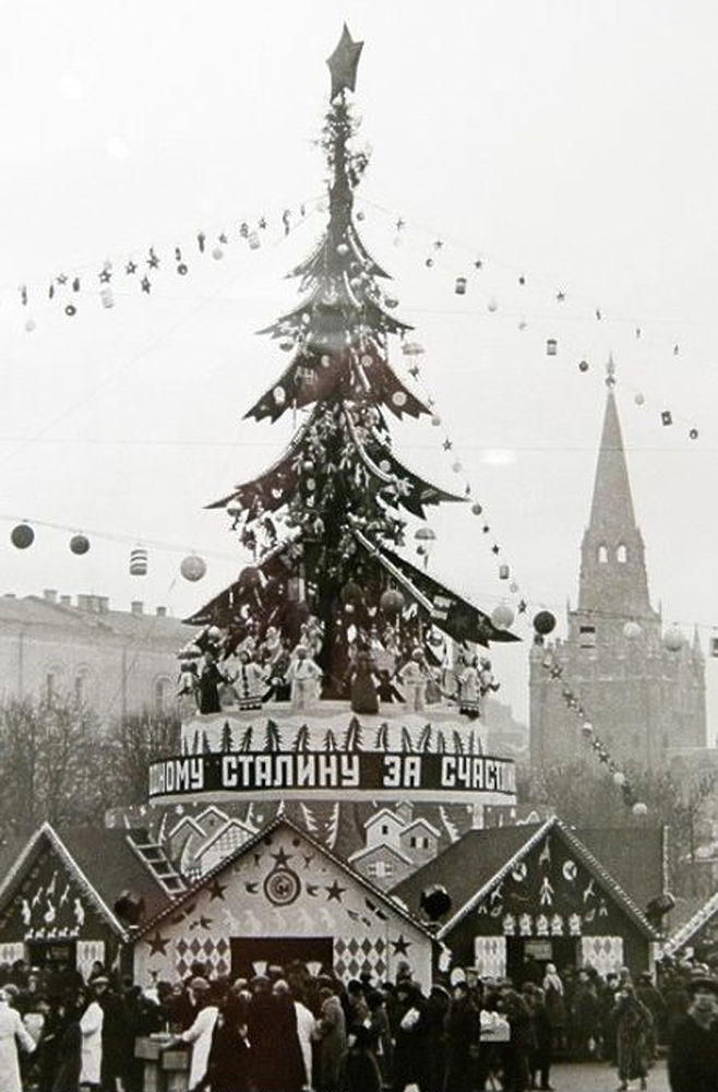 Уникальные архивные кадры Нового года: от царских времен до СССР