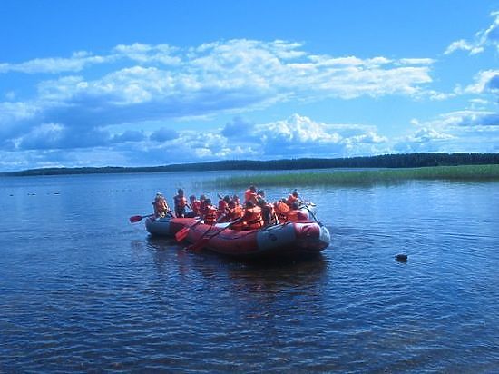 К сожалению, ничто в прошедшем году не запомнилось больше, чем трагедия на озере Сямозеро, где утонуло четырнадцать подростков
