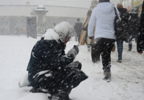 Вот и настала настоящая русская зима - с морозцем, который кусает за щеки и прогоняет людей с улицы