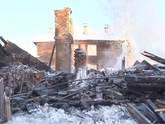 Ночной пожар оставил без крова несколько семей в Костромской области
