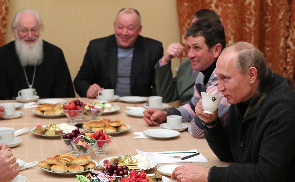 Владимир Путин отметил Рождество Христово с новгородскими рыбаками