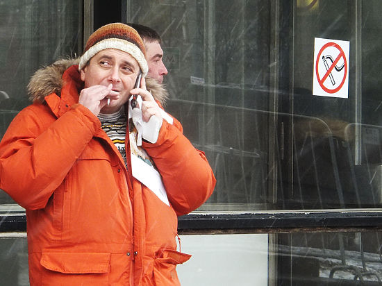 В Общественной палате высказались против кардинального запрета на продажу сигарет. При этом в Госдуме пообещали подробнее изучить инициативу.

