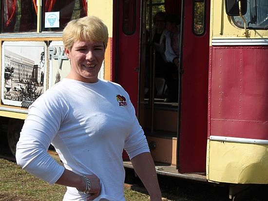  Иркутянка намерена сдвинуть  два трамвайных вагона с пассажирами  и установить мировой рекорд
