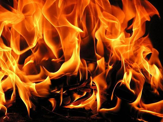 В Усть-Илимске на пожаре погибли две женщины и ребенок