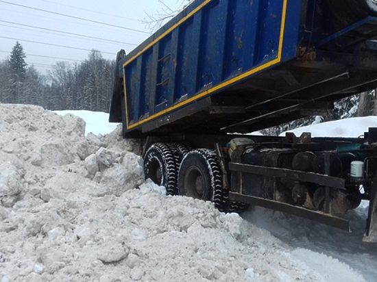 Чиновники обнаружили в Ижевске несанкционированную свалку снега