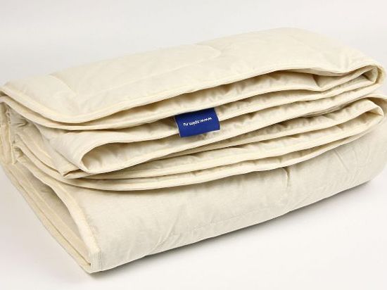 Условно все одеяла можно разделить на две большие группы: с натуральным и с искусственным наполнителем