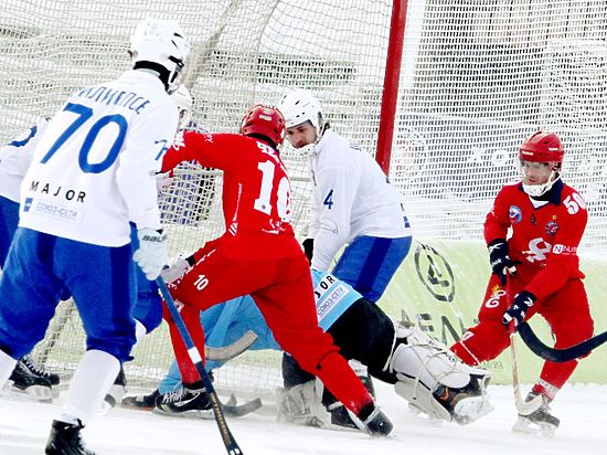 В минувшее воскресенье начался второй этап чемпионата России по хоккею с мячом