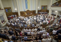 Глава Верховной рады Андрей Парубий был вынужден закрыть вечернее заседание парламента, так как на своих рабочих местах осталось около трети депутатов