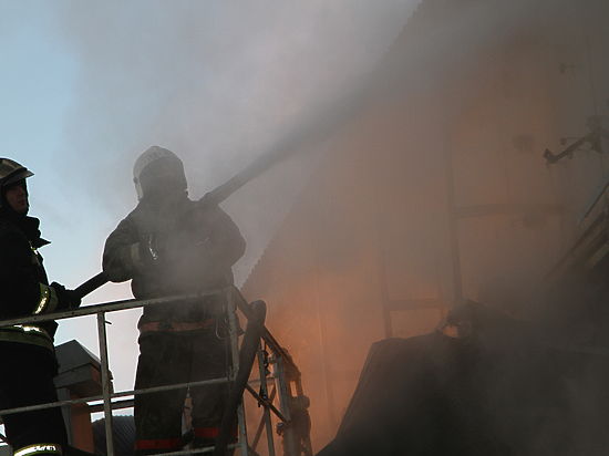 Омские пожарные ценой собственного здоровья предотвратили опасные последствия пожара