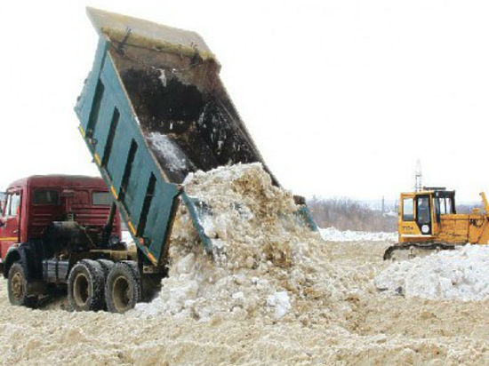 В областной прокуратуре рассказали о массе нарушений требований уборки и вывоза снега из города