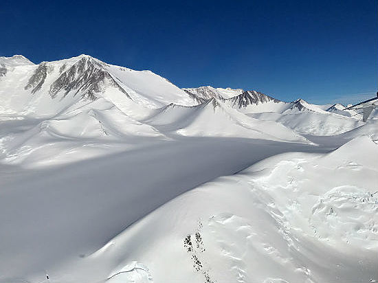4 января завершилось восхождение на самую высокую точку Антарктиды — Массив Винсон (4892 м). 