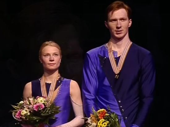 Высшая награда европейского чемпионата по фигурному катанию в соревнования спортивных пар досталась Евгении Тарасовой и Владимиру Морозову