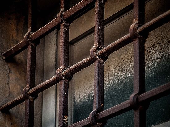 Заключенным омских тюрем запретили свидания 