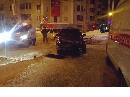 В Ижевске три человека пострадали при ДТП на перекрестке улиц Пушкинской и Удмуртской 