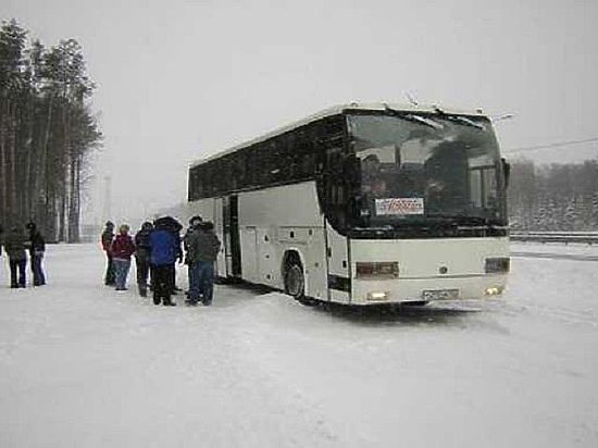 Пассажиров сломанного маршрутного автобуса эвакуировали в Оренбург 
