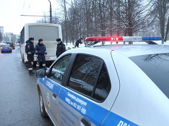 Пассажиры горящего автобуса в Костроме не пострадали
