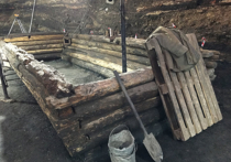 В Музейном переулке Пскова, несмотря на холода, продолжаются археологические раскопки