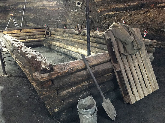 В Музейном переулке Пскова, несмотря на холода, продолжаются археологические раскопки