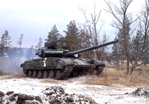  Украинские танки въехали на территорию поселка Авдеевка, где с августа 2015 ведутся ожесточенные бои между армиями ДНР, ЛНР и Украины. Журналист BBC Том Барридж опубликовал в соцсетях видео, свидетельствующее об этом.