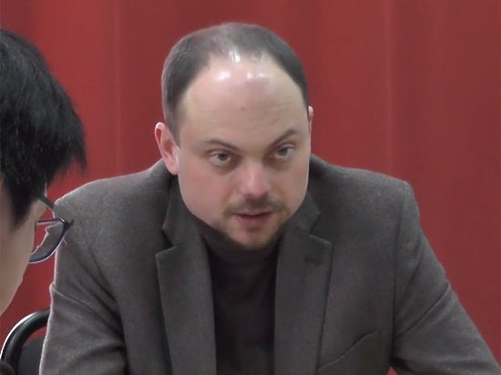 Отец попавшего в реанимацию Кара-Мурзы рассказал о состоянии сына Отец попавшего в реанимацию Кара-Мурзы рассказал о состоянии сына