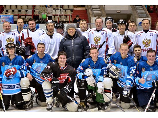 Омские министры проиграли журналистам в хоккей