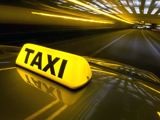 В Ижевске пьяный водитель угнал автомобиль такси и совершил 7 ДТП