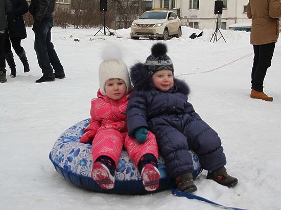 Десятиметровую снежную горку построили в Приокском районе Нижнего Новгорода