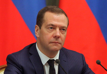 Медведев остается премьером как минимум до весны 2018 года