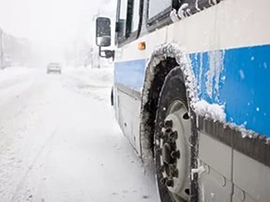 В Гайском районе на трассе сломался автобус: пассажиров эвакуировали