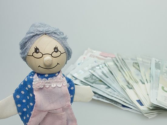 Неработающим пенсионерам Омска был увеличен размер денежных выплат