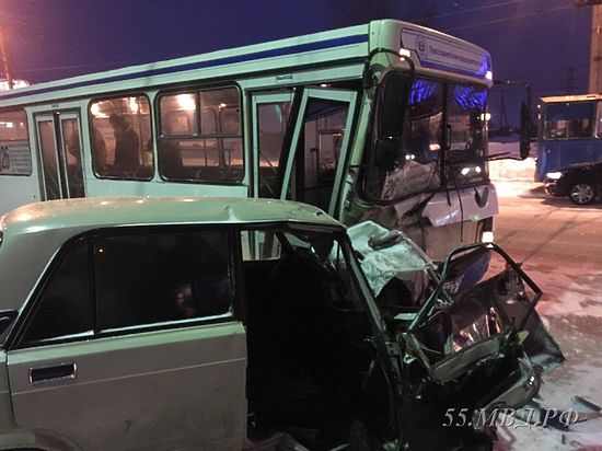В Омске произошло смертельное ДТП с участием автобуса