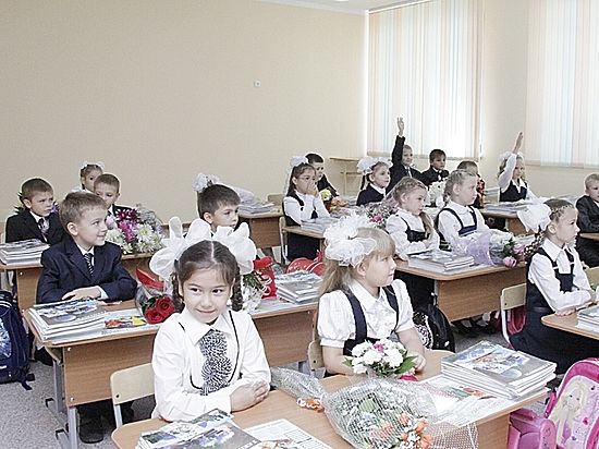 В Барнауле родители ночевали возле лицея, чтобы записать ребенка в 1 класс