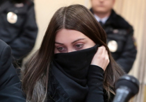Мировой суд в пятницу оштрафовал известную стритрейсершу, участницу гонок на "Гелендваген" Мару Багдасарян на 10 тыс рублей
