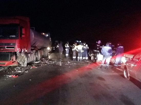 На Дону столкнулись «десятка» и грузовик: двое погибли, один пострадал  