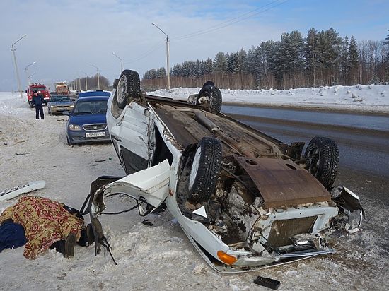 Водитель отечественной легковушки погиб при аварии в Завьяловском районе Ижевска