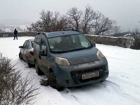 Экстрим в Лучистом: люди и машины оказались в холодном плену на горной трассе