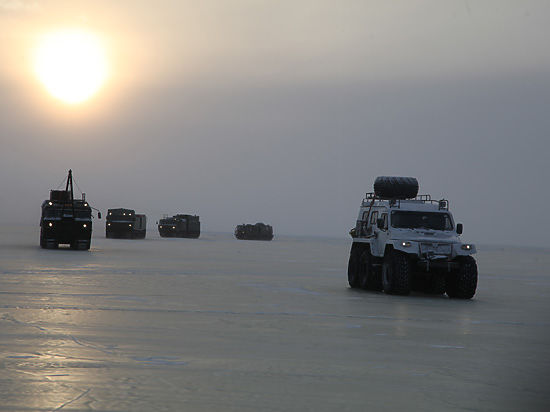 Военные проводят испытания армейских машин в реальных условиях
