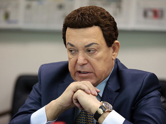 В противном случае певцу и депутату пришлось бы сдать свой мандат