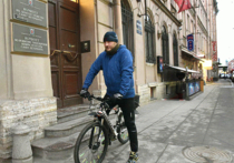 Первый заместитель председателя Комитета по развитию транспорта городской администрации Вадим Власов ездит на велосипеде даже зимой
