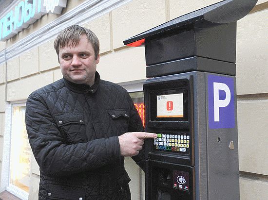 Петербуржцев, не плативших за парковку в центре, заставят раскошелиться депутаты
