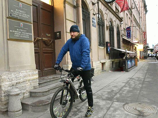 Первый заместитель председателя Комитета по развитию транспорта городской администрации Вадим Власов ездит на велосипеде даже зимой